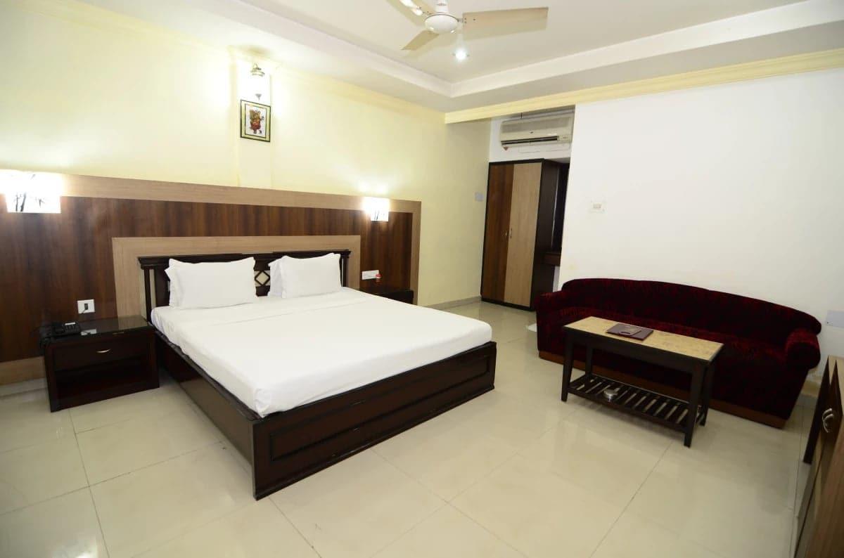 Hotel Little Palace Dibrugarh Exteriör bild