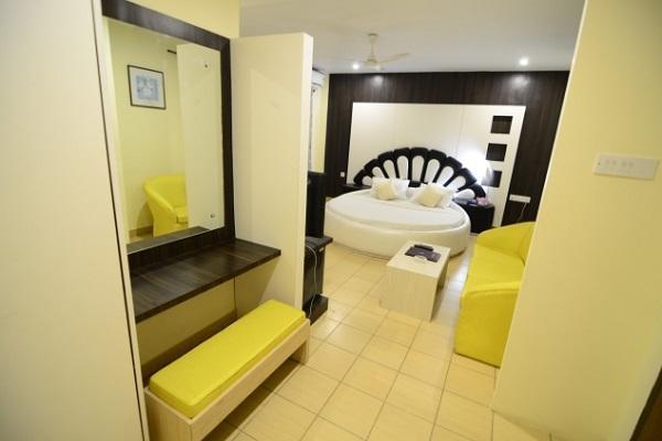 Hotel Little Palace Dibrugarh Exteriör bild
